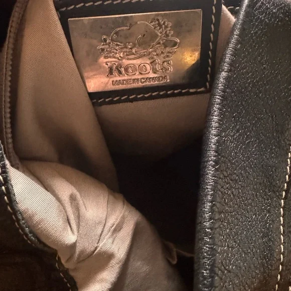 Roots Black Leather Shoulder Bag with Adjustable Strap Vintage and Hard to Find - Picture 8 of 8